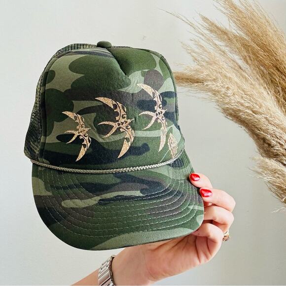 VINTAGE Y2K Green Black Camo Print Gold Glitter Bird Trucker Mesh Snap Back Hat